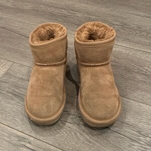 Kids Sherpa lined suede boots